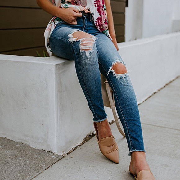 Distressed Denim Frayed Hem Ankle Skinny Jeans - Picture 5 of 9